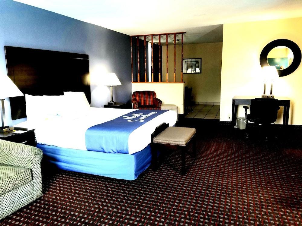 Days Inn By Wyndham Easley West Of Greenville/Clemson Area Exteriör bild