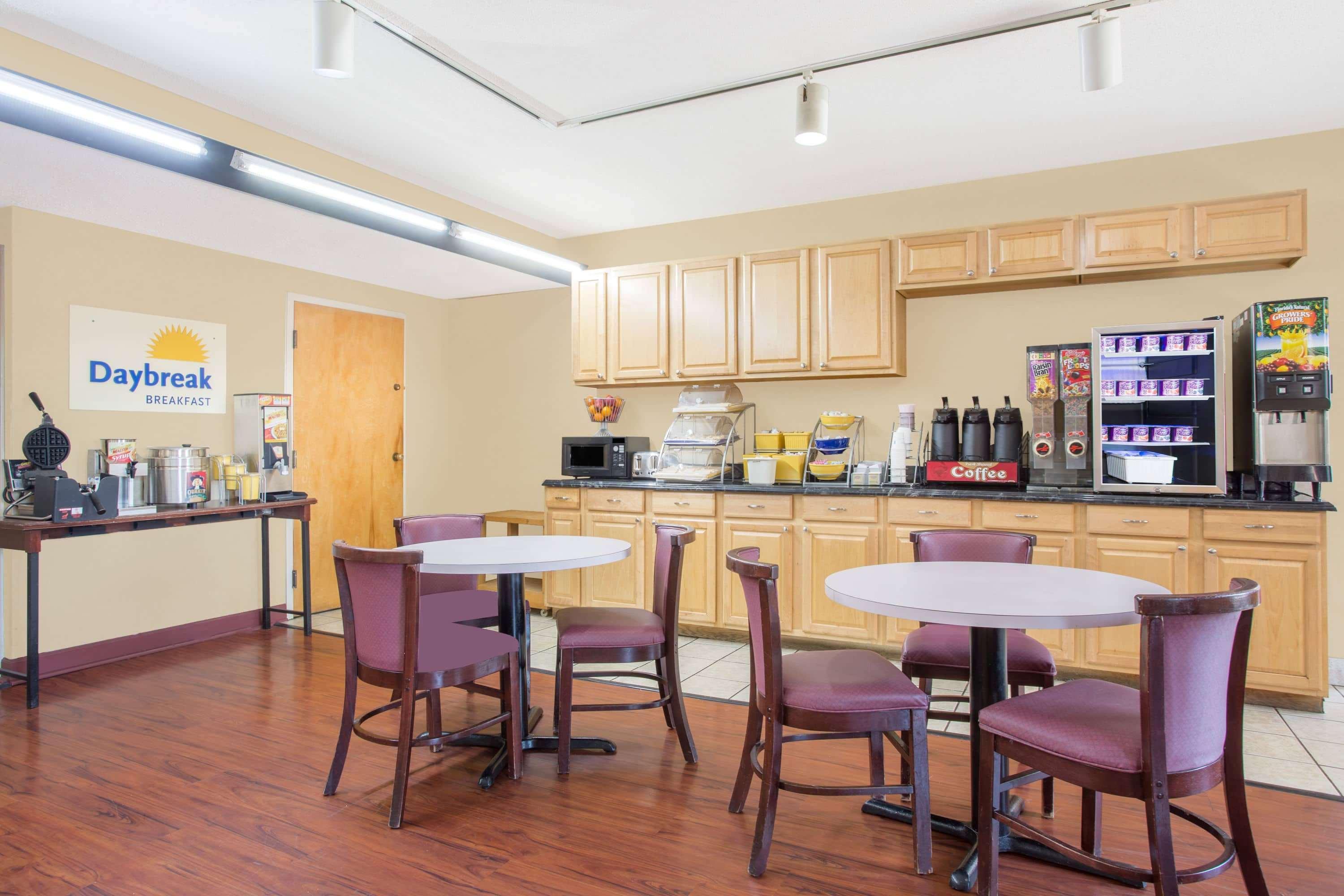Days Inn By Wyndham Easley West Of Greenville/Clemson Area Exteriör bild