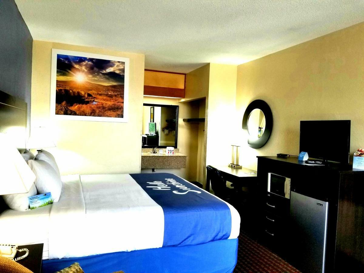 Days Inn By Wyndham Easley West Of Greenville/Clemson Area Exteriör bild