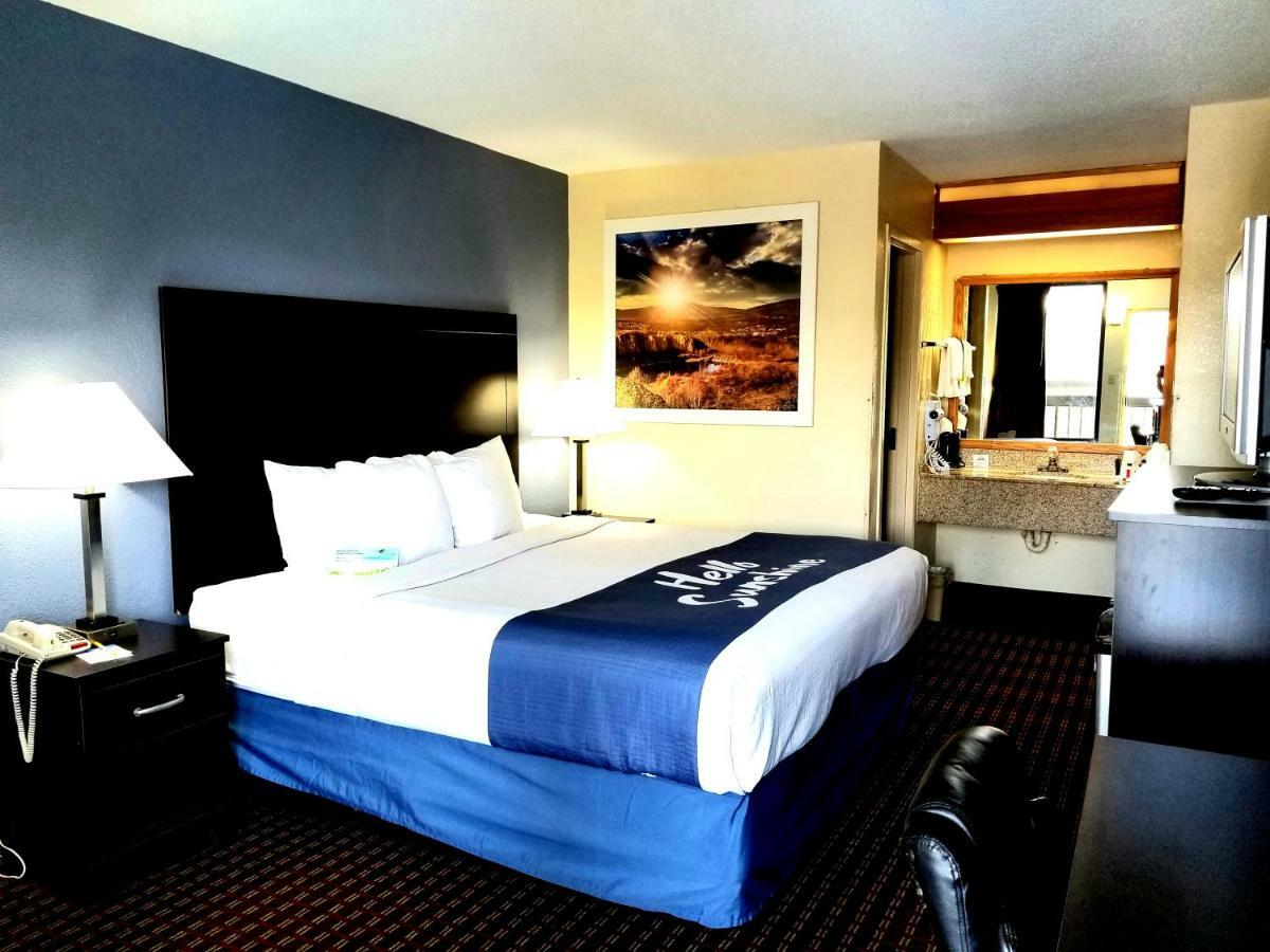 Days Inn By Wyndham Easley West Of Greenville/Clemson Area Exteriör bild